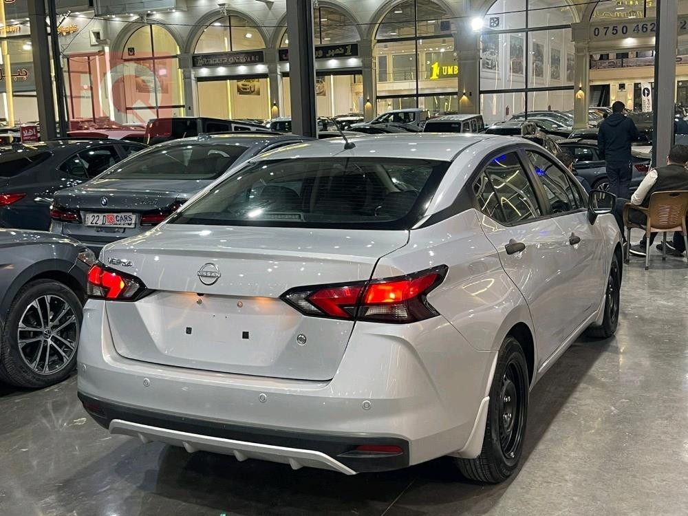 نيسان فيرسا